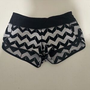 Lululemon shorts size 4